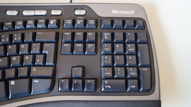 Microsoft Natural Ergonomic Keyboard 4000 - Nummernblock mit Zusatzfunktionen
