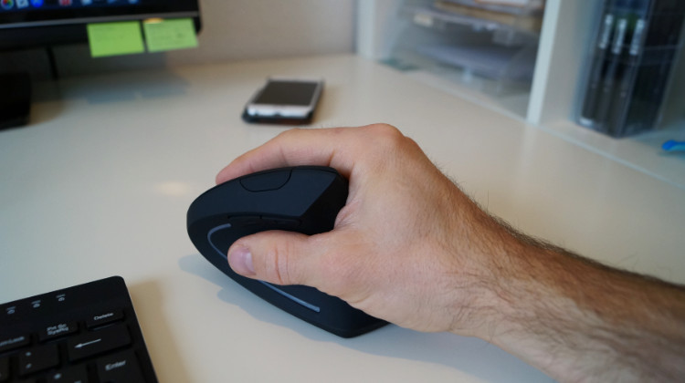 Anker 2.4G Wireless Maus mit Hand
