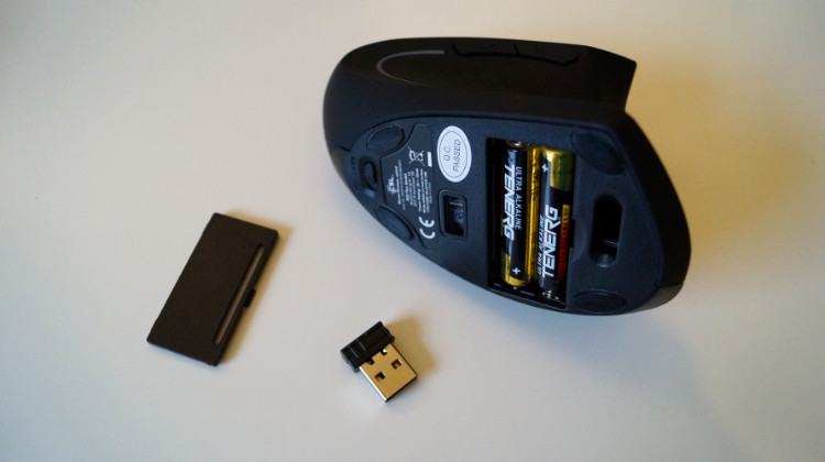 CSL - TM137G - Unterseite, Batteriefach und USB-Dongle