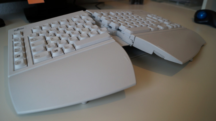 Tastatur - zweigeteilte Handauflage
