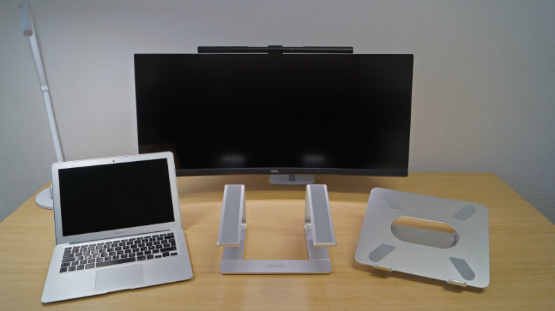 Schreibtisch mit Laptophalterung/ Laptopständer