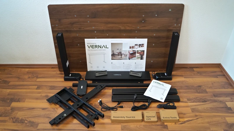Einzelteile des Vernal Core3 liegen geordnet auf dem Boden