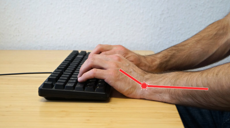 Mechanische Tastatur – Demonstration der Handgelenk-Extension