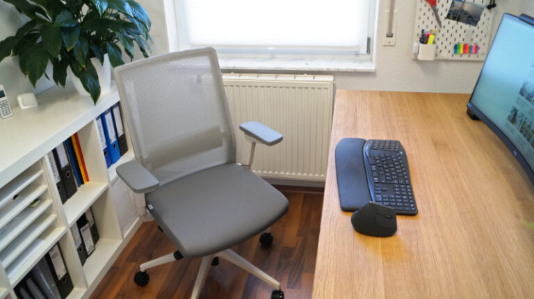 Ergonomischer Bürostuhl steht im Homeoffice – ofinto Active im Test